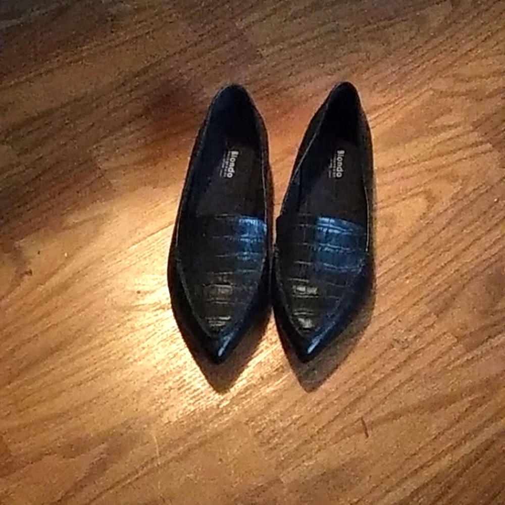 The shoes do not fit